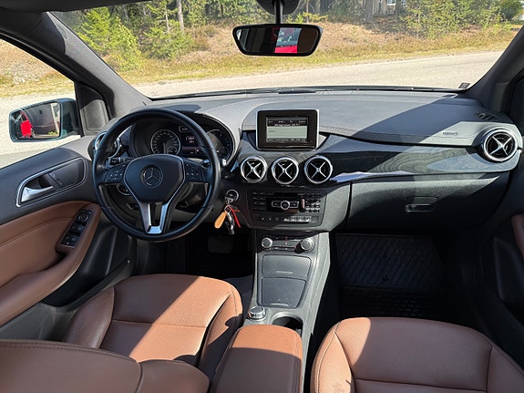 Mercedes-Benz E220 19 of 27