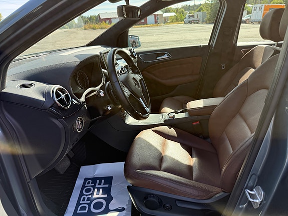 Mercedes-Benz E220 9 of 27
