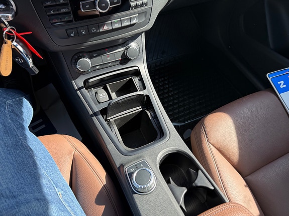 Mercedes-Benz E220 26 of 27