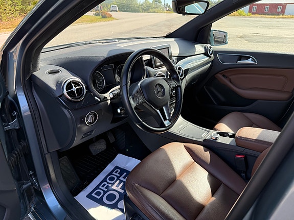 Mercedes-Benz E220 10 of 27