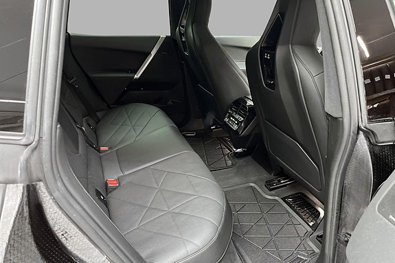 BMW iX 16 of 20