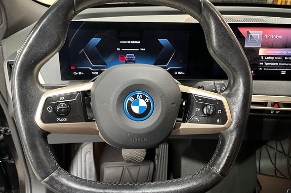 BMW iX 12 of 20