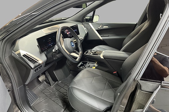 BMW iX 11 of 20