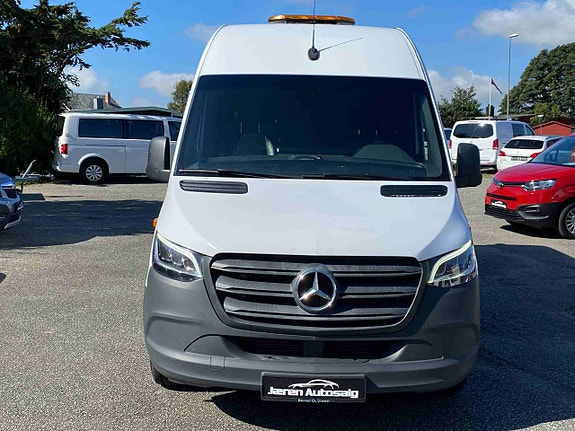 Mercedes-Benz Sprinter 319 2 of 24