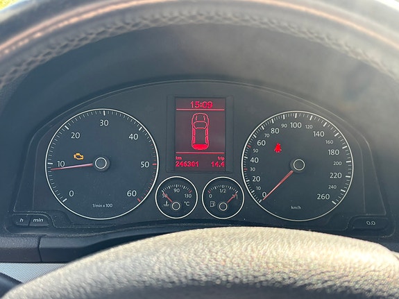 Volkswagen Golf V 9 of 12
