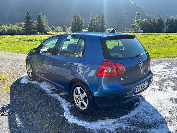 Volkswagen Golf V 2 of 12