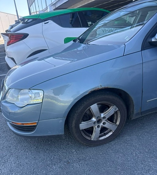 Volkswagen Passat 2 of 8