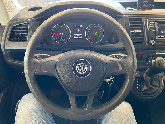 Volkswagen Kombi 9 of 22