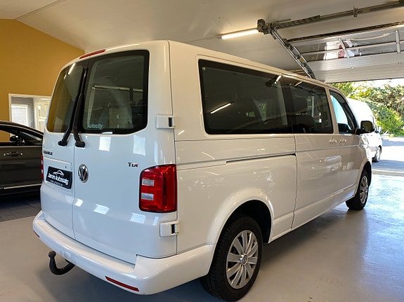 Volkswagen Kombi 4 of 22