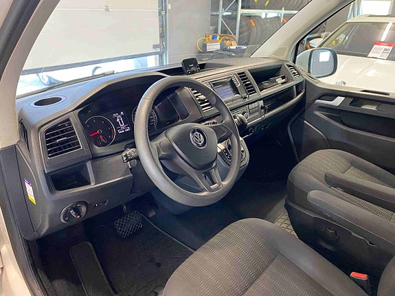 Volkswagen Kombi 11 of 22