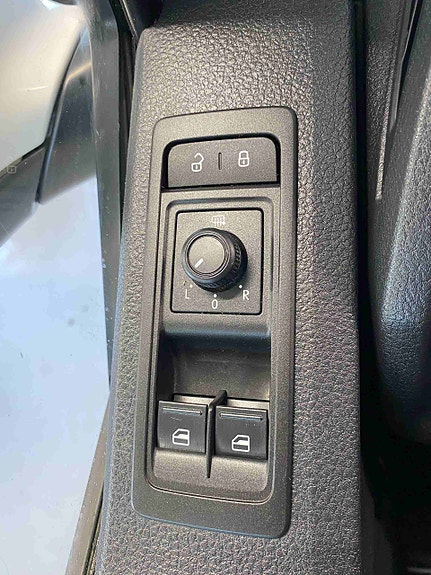 Volkswagen Kombi 14 of 22
