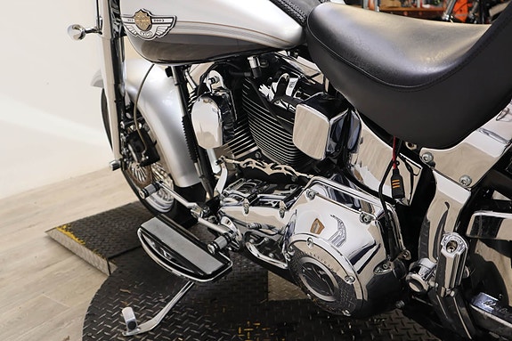 Harley-Davidson Fat Boy 8 of 14