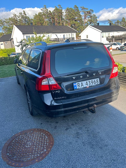 Volvo V70 2 of 7