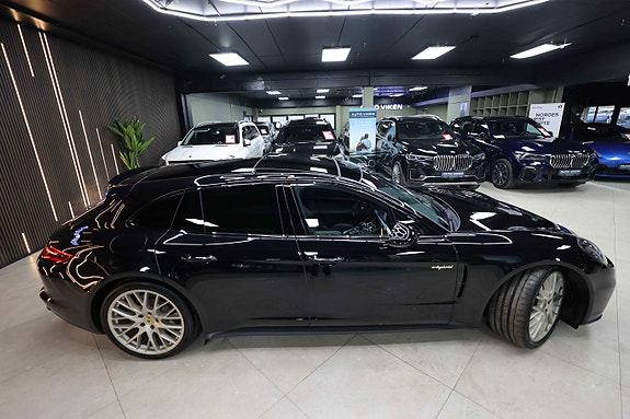 Porsche Panamera 4 17 of 30
