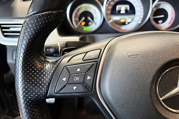 Mercedes-Benz E200 23 of 30