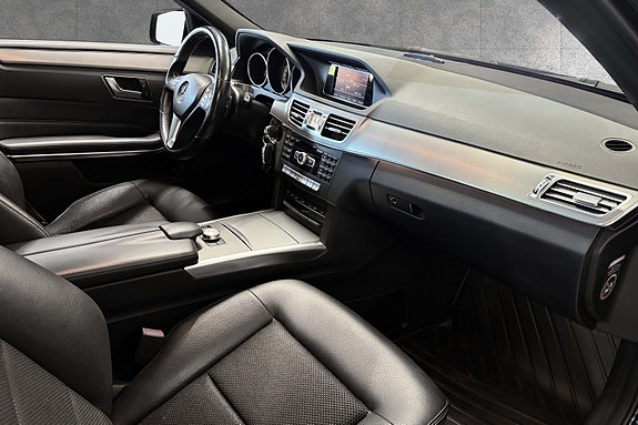 Mercedes-Benz E200 18 of 30