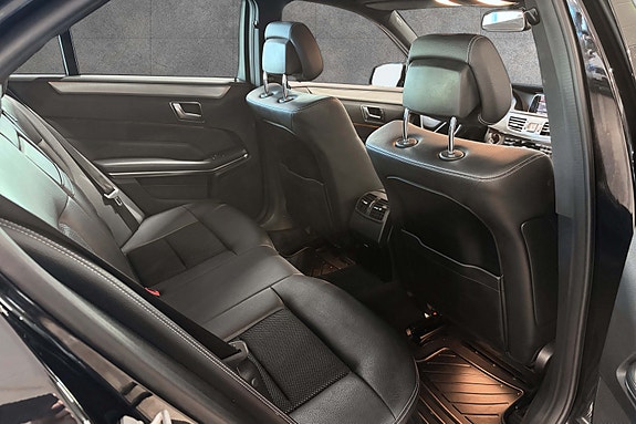 Mercedes-Benz E200 13 of 30