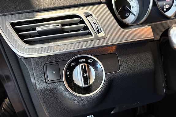 Mercedes-Benz E200 26 of 30