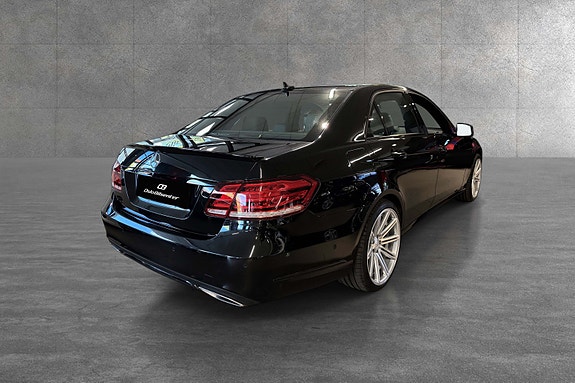 Mercedes-Benz E200 3 of 30
