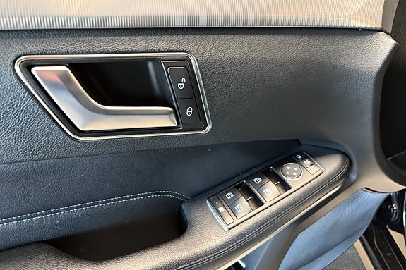 Mercedes-Benz E200 25 of 30