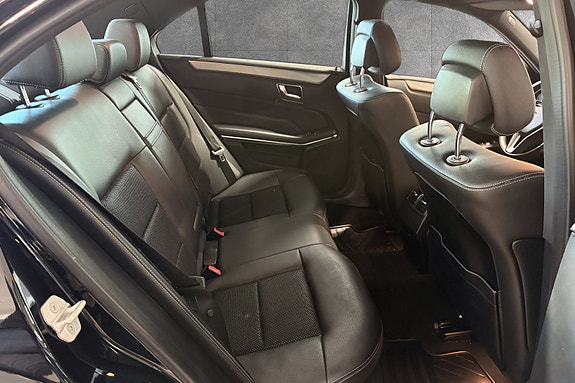 Mercedes-Benz E200 16 of 30