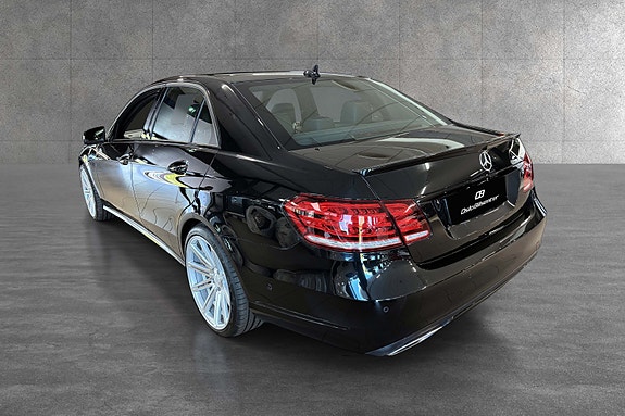 Mercedes-Benz E200 6 of 30