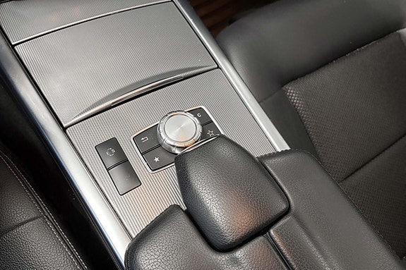 Mercedes-Benz E200 27 of 30