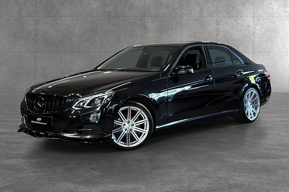 Mercedes-Benz E200 2 of 30