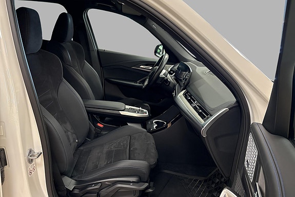 BMW iX1 15 of 19