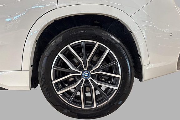 BMW iX1 19 of 19