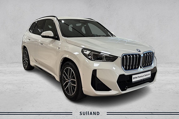 BMW iX1 7 of 19