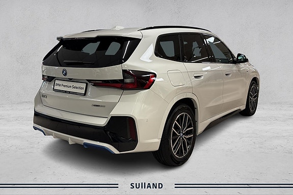 BMW iX1 5 of 19