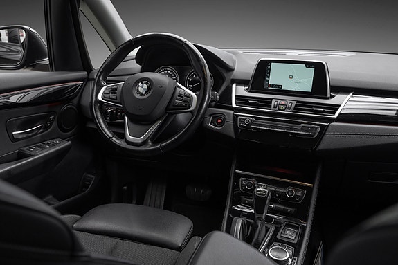 BMW 225xe 21 of 26