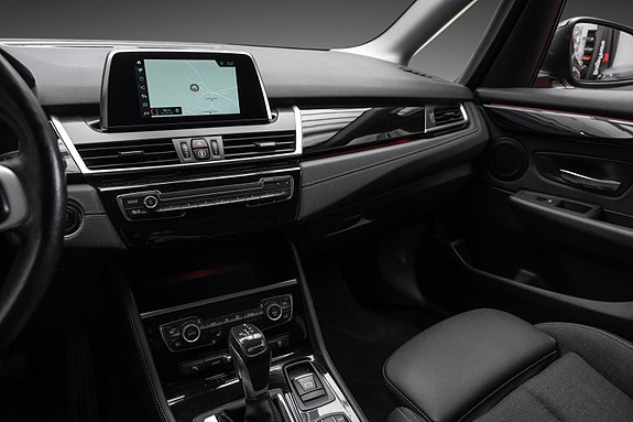 BMW 225xe 11 of 26