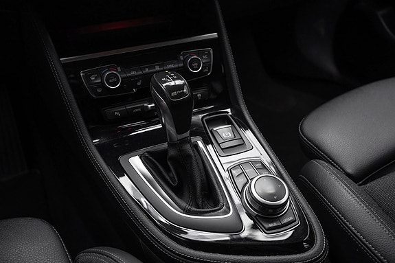 BMW 225xe 13 of 26