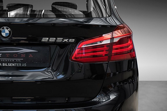 BMW 225xe 8 of 26