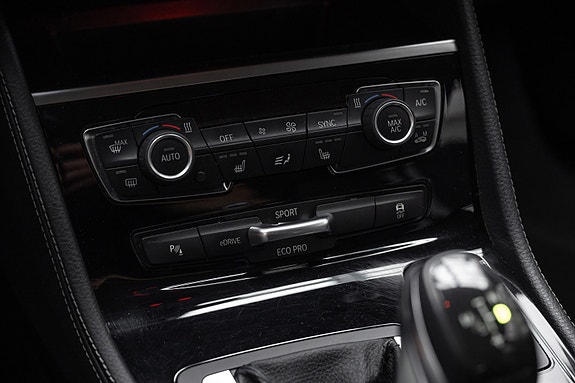 BMW 225xe 14 of 26
