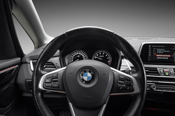 BMW 225xe 18 of 26