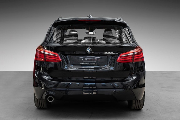 BMW 225xe 6 of 26