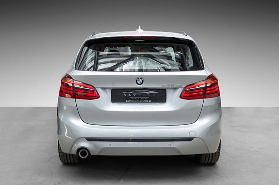 BMW 225xe 6 of 25