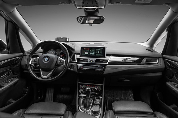 BMW 225xe 17 of 25