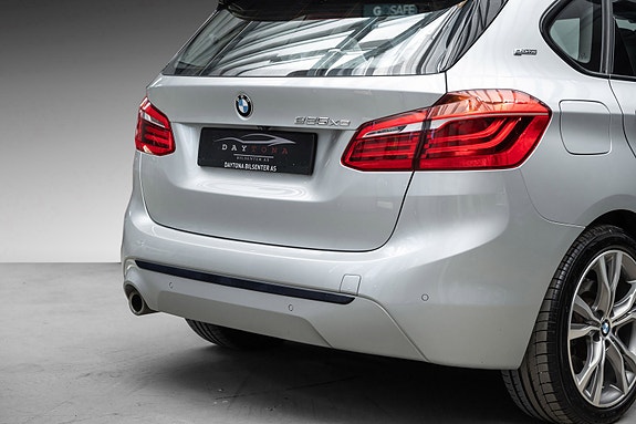 BMW 225xe 4 of 25