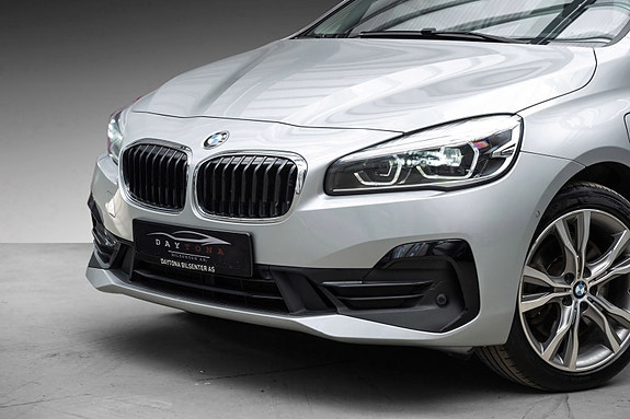 BMW 225xe 3 of 25
