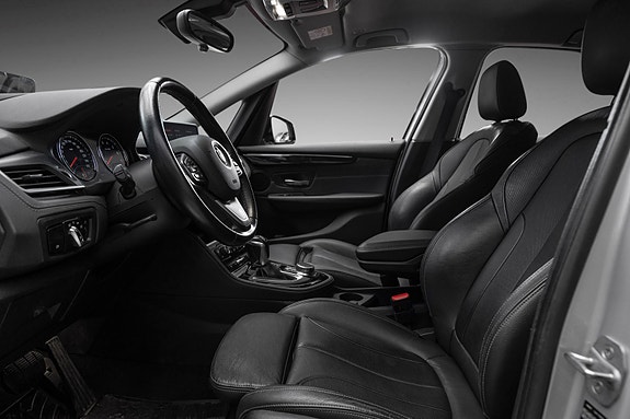 BMW 225xe 10 of 25