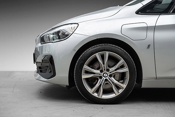 BMW 225xe 9 of 25