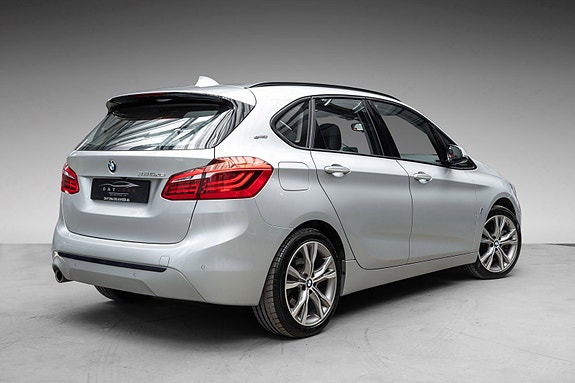 BMW 225xe 2 of 25