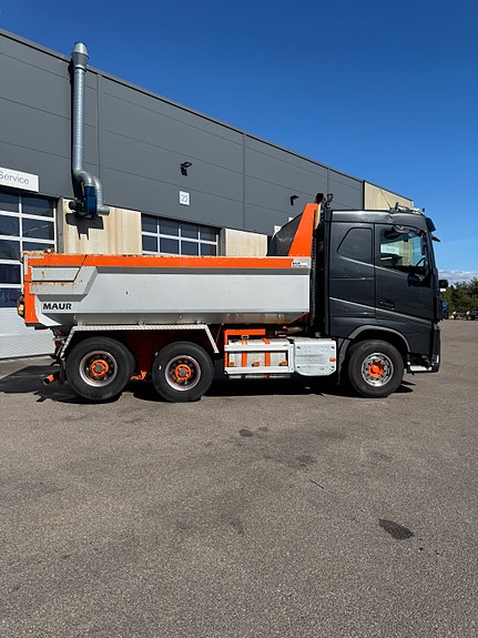 Volvo FH540 dumper med brøytefeste og salthydraulikk 3 of 13