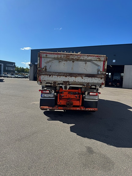 Volvo FH540 dumper med brøytefeste og salthydraulikk 8 of 13