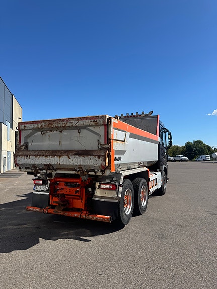 Volvo FH540 dumper med brøytefeste og salthydraulikk 5 of 13