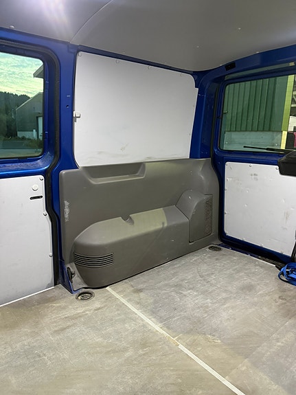 Volkswagen Transporter 13 of 13